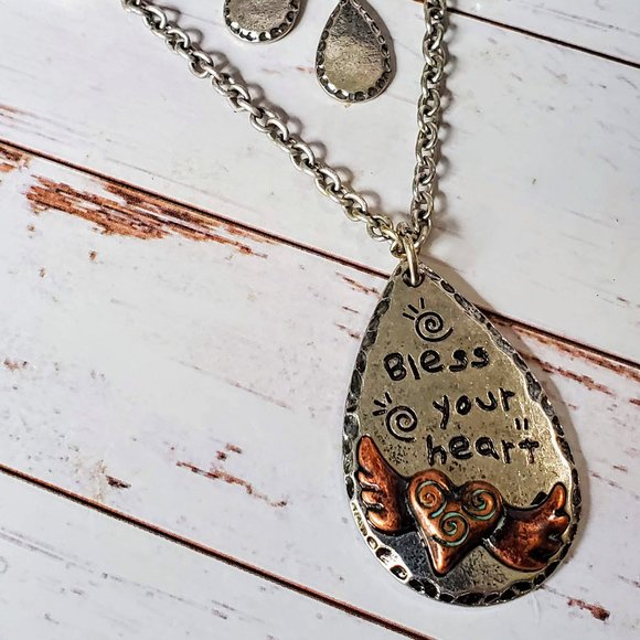 Bless Your Heart Necklace Set - Picture 2 of 4